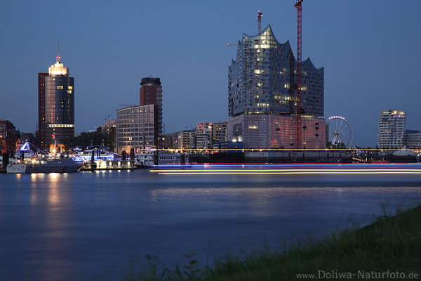 Hamburg Nachtskyline Hochhuser Lichter Reflexion Elbwasser mit Elbphilharmonie