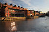 Speicher-Fleet Hamburg roter Backsteinbau Foto am Wasser Zollkanal in Abendlicht