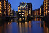 Wasserschloss Hamburg Speicherstadt Nachtlichter historischer Freihafen Fotokunst Panorama Fleet Brcken Reihenhuser am Elbkanal