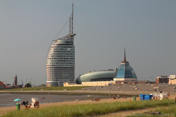 Nordseestrand Bremerhaven Meerufer Trme Foto Mediterraneo Pyramide neben Atlantic Hotel