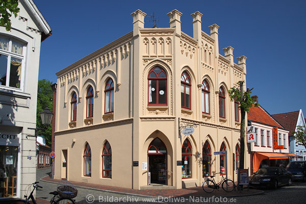 Lwen-Apotheke in Leer Altstadt Foto Schlsschen Architektur Haus mit Verzierungen