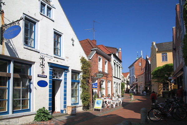 Leer Rathausstrae Fussgngerzone Altstadt Gasse friesische Huser Caf