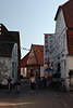 701146_Meldorf Grabenstrasse, Altstadt, Gasse, Bthern Eiscaf, Besucher, Tische mit Touristen