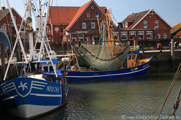Neuharlingersiel Schiffe Krabbenkutter Hafen Nordseekste Port Wasserufer Teestube Hotelhuser