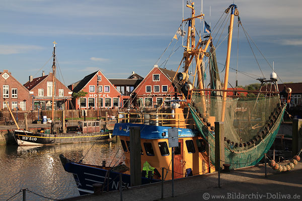 Neuharlingersiel Krabbenkutter Foto Netze Schiff Port in Ostfriesland Fischerdorf am Meer