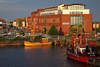 Wilhelmshaven Grosser Hafen Thales Hallen Schiff Boote Wattenmeer-Besucherzentrum in Abendlicht