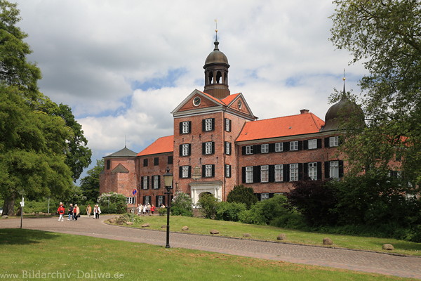 Schloss Eutin Frontfassade Burgpanorama Gartenidyll einst Frsten-Residenz