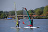 Windsurfer Eutiner See Surfschler Paar mit Segel Wassersurfen