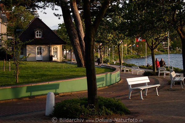 Uferallee Bad Malente Foto Dieksee Wasserufer Spazierpaar Ostholstein Urlaubsort