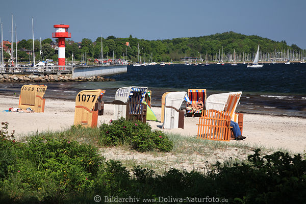 Ostseestrand Eckernfrde Strandkorb-Urlauber Meer Leuchtturm Wasser Landschaft