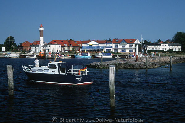 Hafenbucht Insel Poel Schiff vor Timmendorf Leuchtturm Meersicht 
