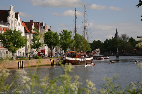 Lbeck Untertrave Segelschiff Wasser Kajaker Boote Ufer-Brcke Architektur Bild