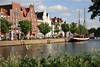 Lbeck Flussufer Architektur Segelschiff in Wasser Untertrave