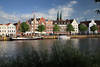 Lbeck Obertrave Ufer-Architektur Boote in Wasser Schilfblick