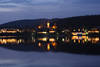 Nachtpanorama Titisee Nachtlichter Foto Spiegelung in Wasserlandschaft Dmmerung